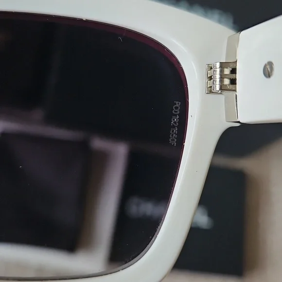 CHANEL Foldable White Silver Quilted Crystal CC Logo Sunglasses - Picture 4 of 8